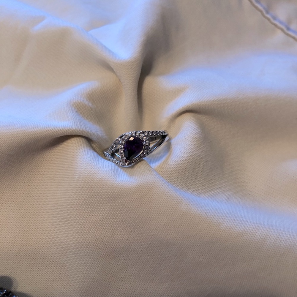 Necklace and ring. - Picture 2 of 3